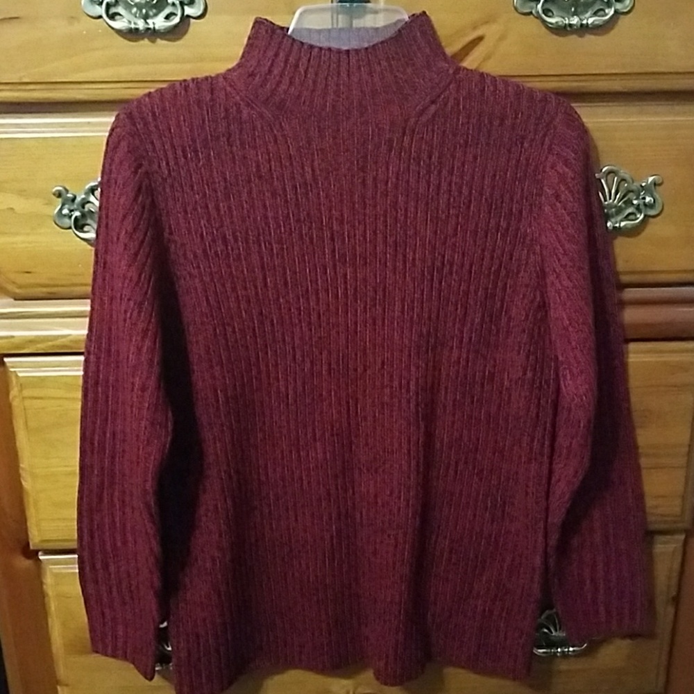 Black/red sweater